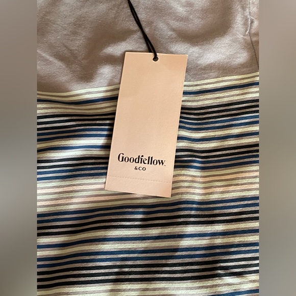 Y shirt.  New - Picture 4 of 5